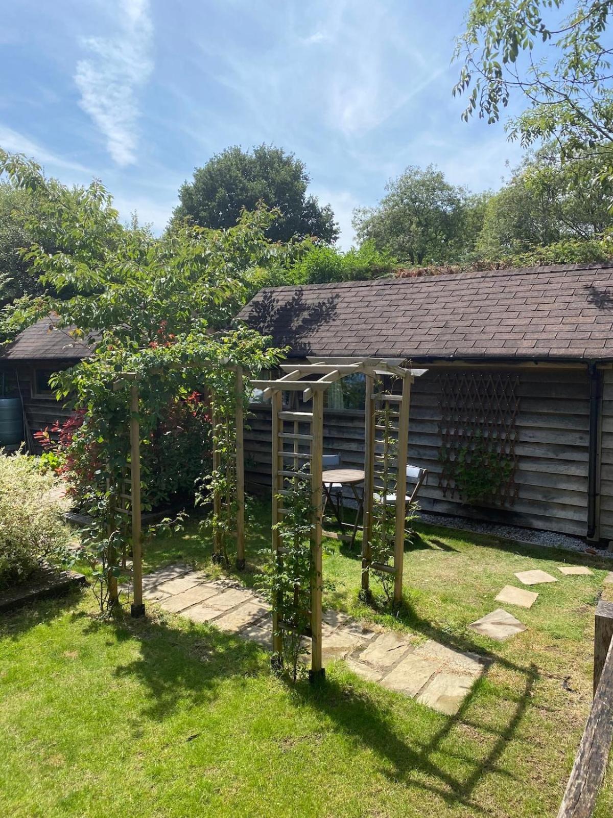 The Tool Shed Nestled In Idyllic Countryside Villa Linchmere Exterior photo